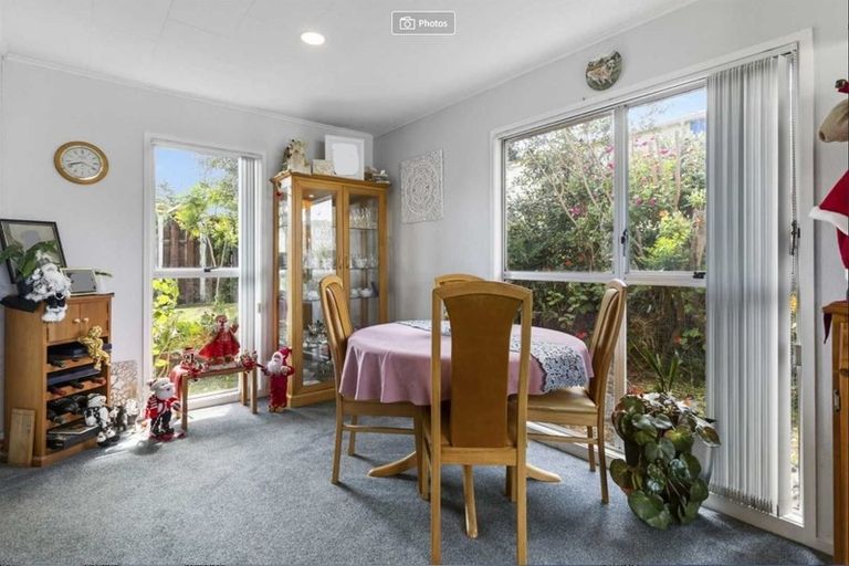 Photo of property in 7 Woodman Place, West Harbour, Auckland, 0618