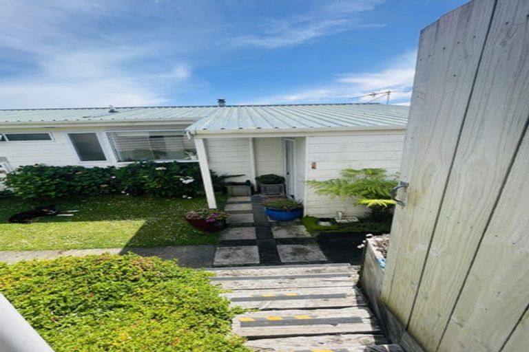 Photo of property in 6 Kekerenga Street, Strathmore Park, Wellington, 6022