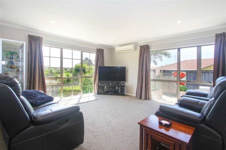 Photo of property in 10 Westminster Gardens, Unsworth Heights, Auckland, 0632