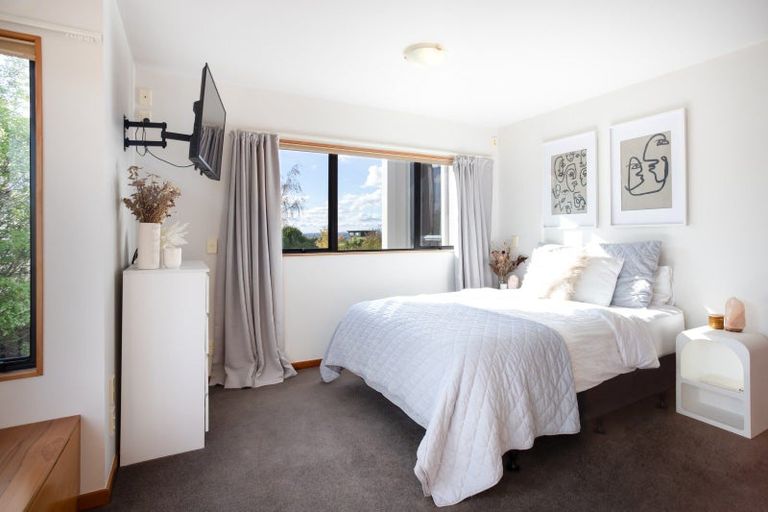 Photo of property in 33 Ruapehu Drive, Fitzherbert, Palmerston North, 4410