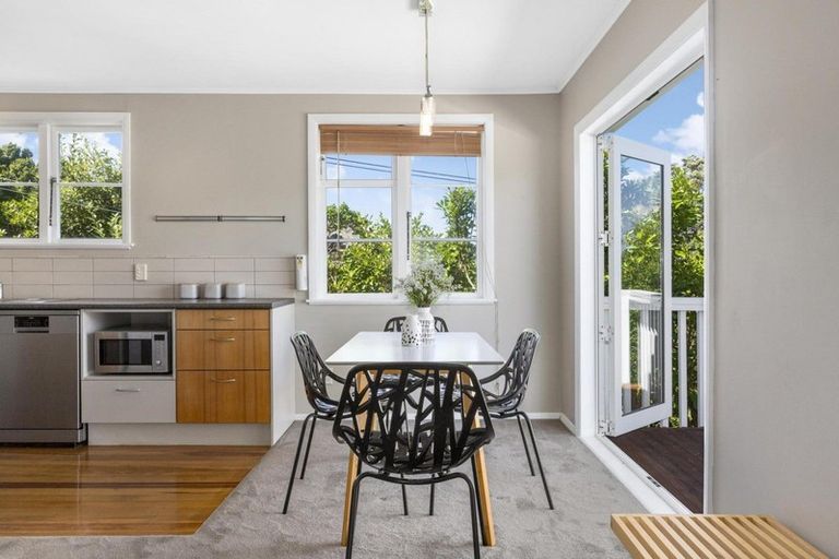 Photo of property in 19 Hiwi Crescent, Titahi Bay, Porirua, 5022