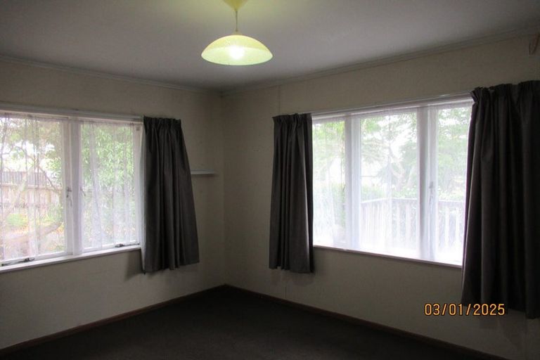 Photo of property in 17 Oreil Avenue, West Harbour, Auckland, 0618