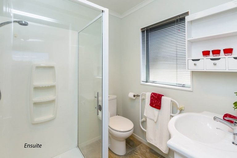 Photo of property in 12 Percy Kinsman Crescent, Riverstone Terraces, Upper Hutt, 5018