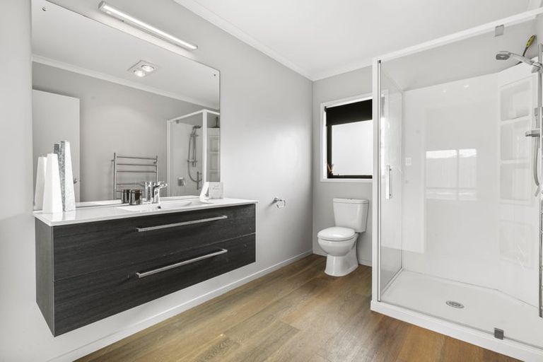 Photo of property in 50 Harbour Crest Drive, Waiuku, 2123