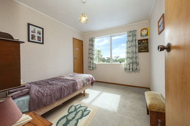Photo of property in 10 Stallard Place, Glen Eden, Auckland, 0602