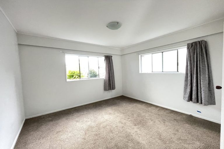 Photo of property in 2/127 Stapleford Crescent, Browns Bay, Auckland, 0630