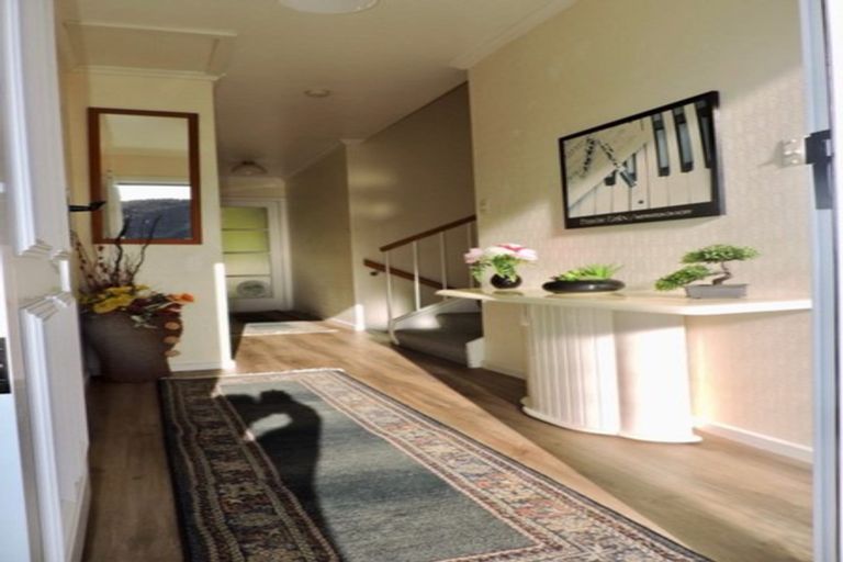 Photo of property in 8 Saint Catherines Terrace, Tawa, Wellington, 5028