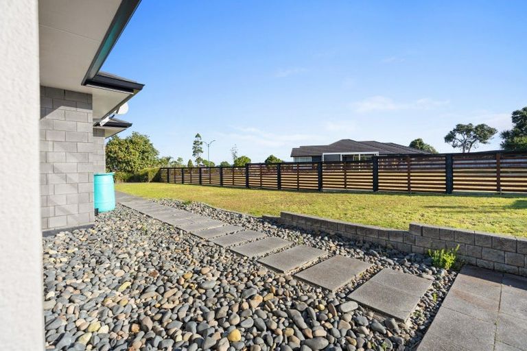 Photo of property in 16 Stace Hopper Drive, One Tree Point, 0118
