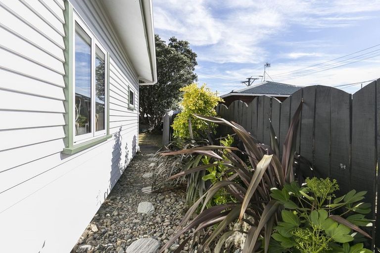 Photo of property in 23 Rua Street, Lyall Bay, Wellington, 6022
