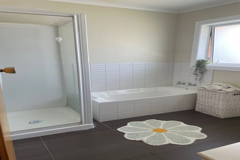 Photo of property in 17 Margaret Place, Milford, Auckland, 0620