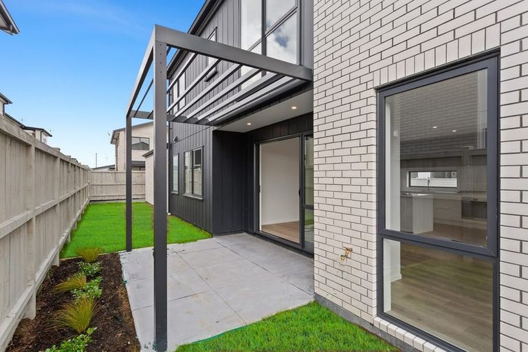 Photo of property in 16 Riria Crescent, Takanini, 2112