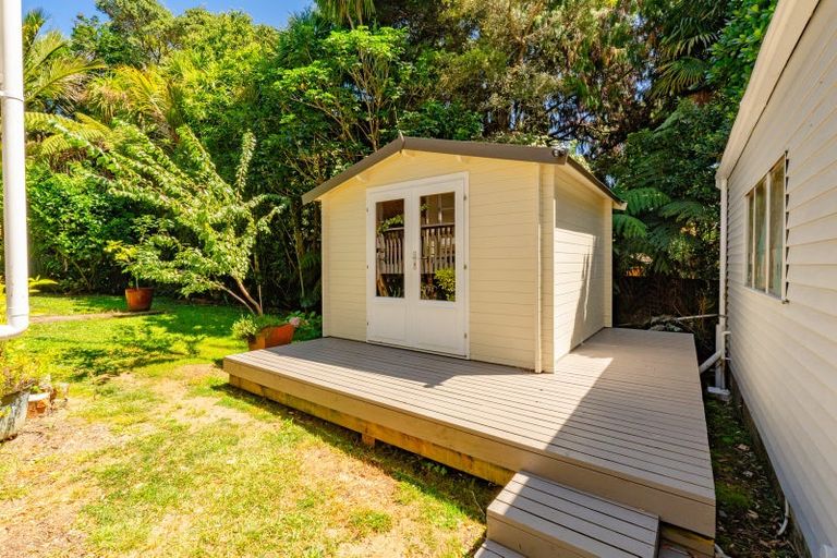 Photo of property in 31 Tane Road, Laingholm, Auckland, 0604