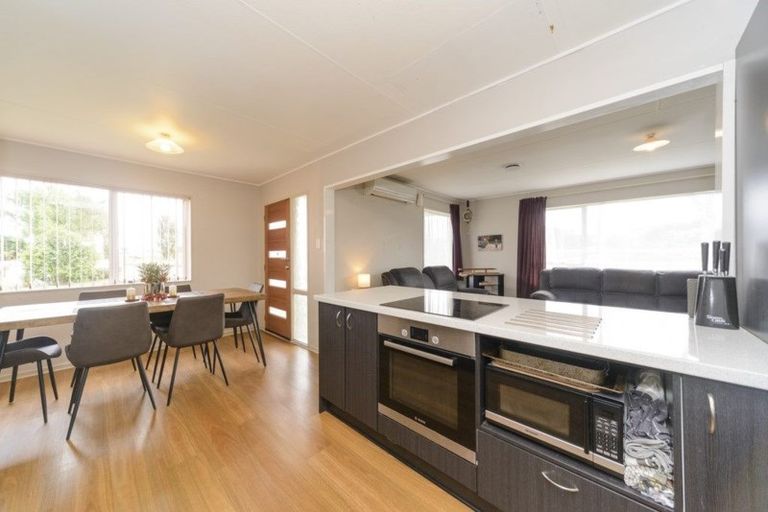 Photo of property in 1 Escort Grove, Awapuni, Palmerston North, 4412