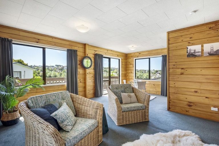 Photo of property in 1/8 Camilla Grove, Totara Vale, Auckland, 0629