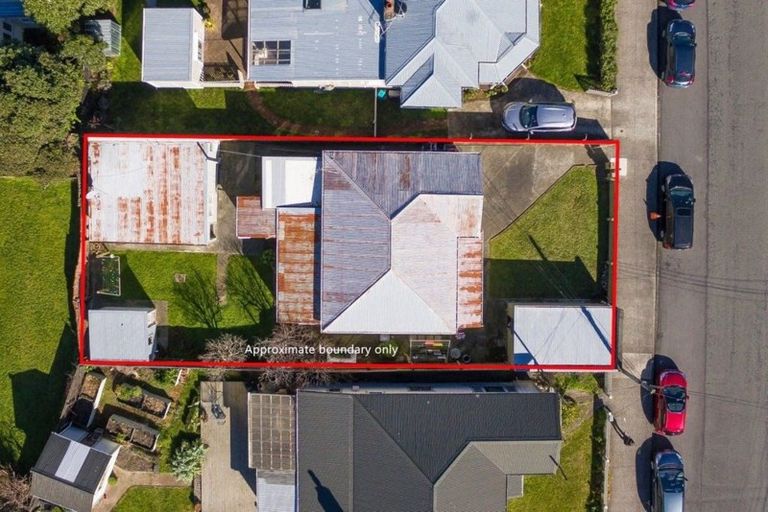 Photo of property in 16 Riddlers Crescent, Petone, Lower Hutt, 5012