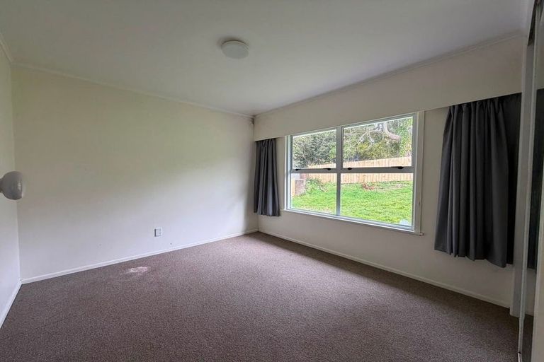 Photo of property in 27 Chivalry Road, Glenfield, Auckland, 0629