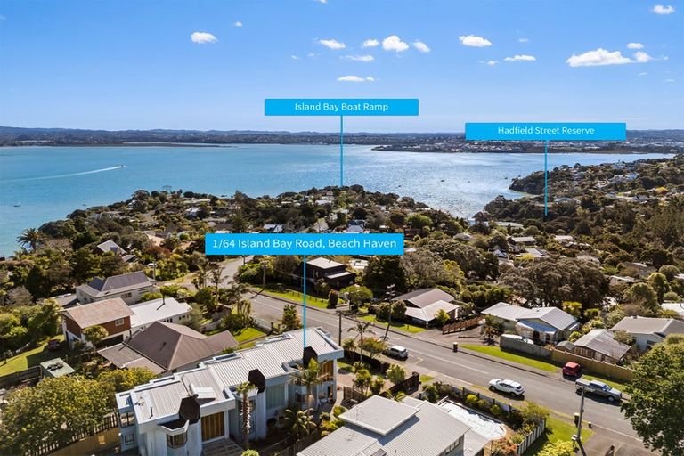 Photo of property in 1/64 Island Bay Road, Beach Haven, Auckland, 0626