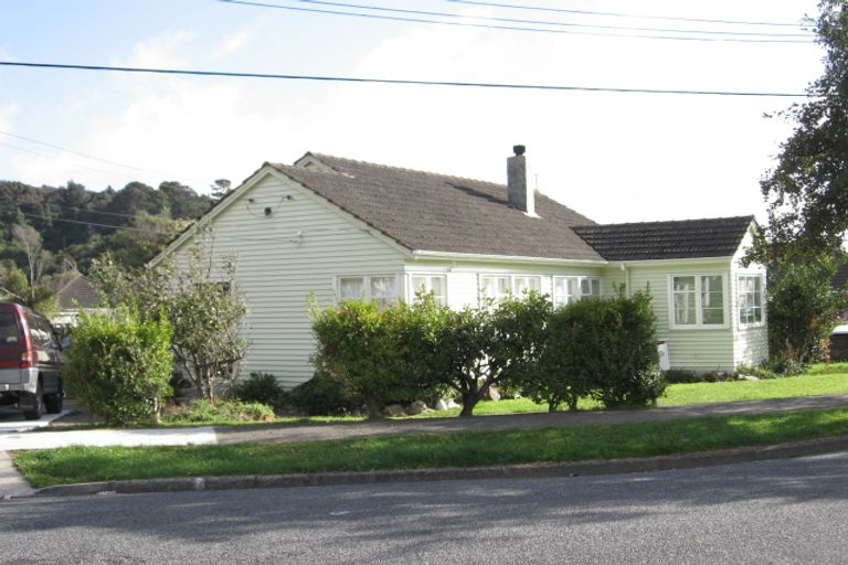 Photo of property in 2 Toomath Street, Naenae, Lower Hutt, 5011