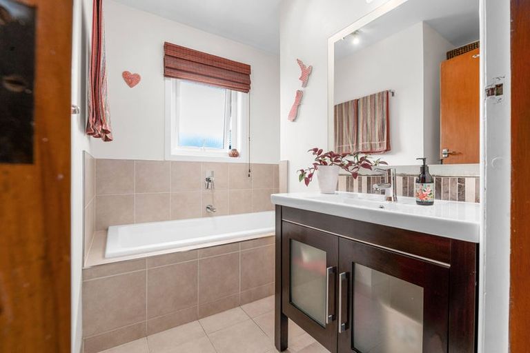 Photo of property in 16a Forest Lake Road, Forest Lake, Hamilton, 3200