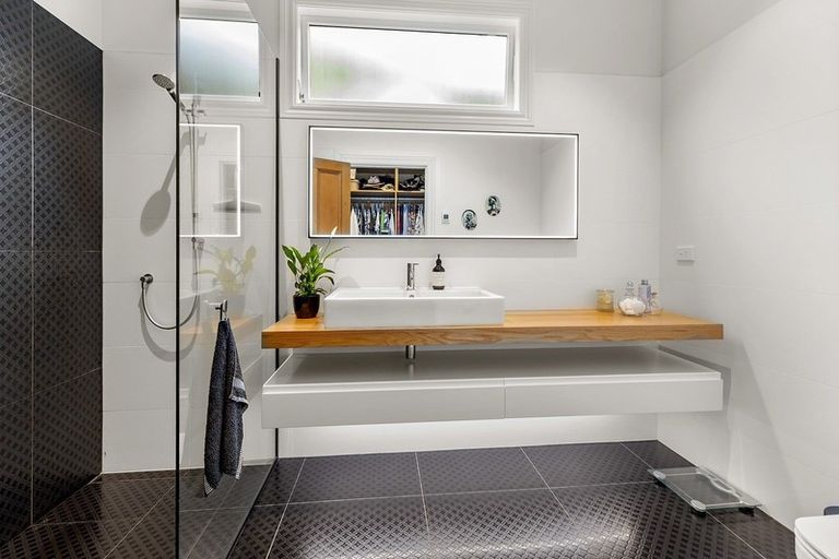 Photo of property in 4 Torless Terrace, Thorndon, Wellington, 6011