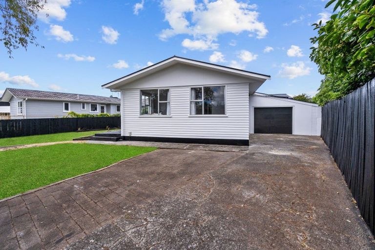 Photo of property in 16 Rhonda Avenue, Deanwell, Hamilton, 3206