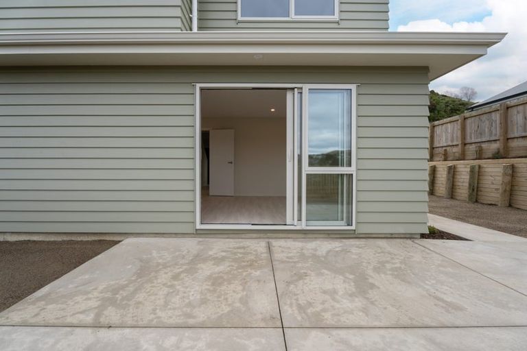 Photo of property in 70 Farnworth Terrace, Glenside, Wellington, 6037