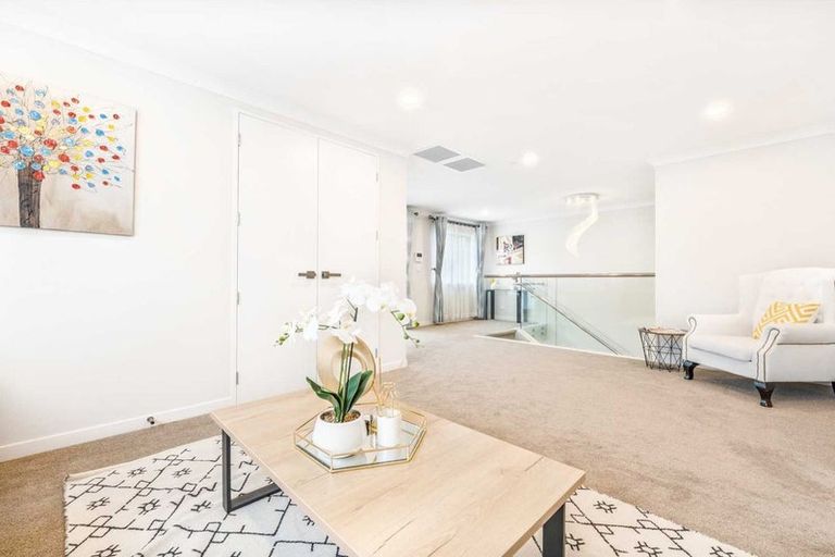 Photo of property in 27 Casheltown Way, Flat Bush, Auckland, 2019
