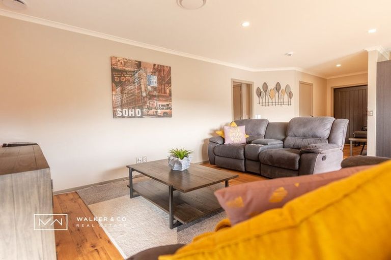 Photo of property in 7 Percy Kinsman Crescent, Riverstone Terraces, Upper Hutt, 5018