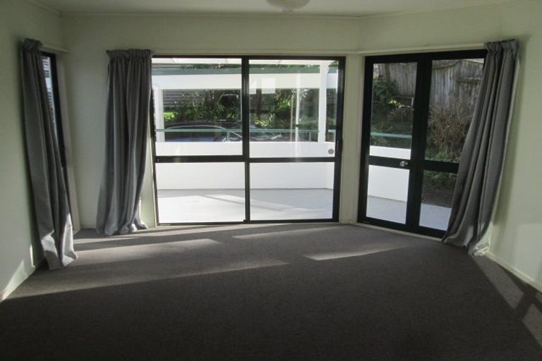 Photo of property in 12a Kiteroa Terrace, Rothesay Bay, Auckland, 0630