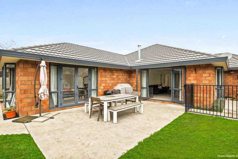 Photo of property in 21 Forest Drive, Parklands, Christchurch, 8083