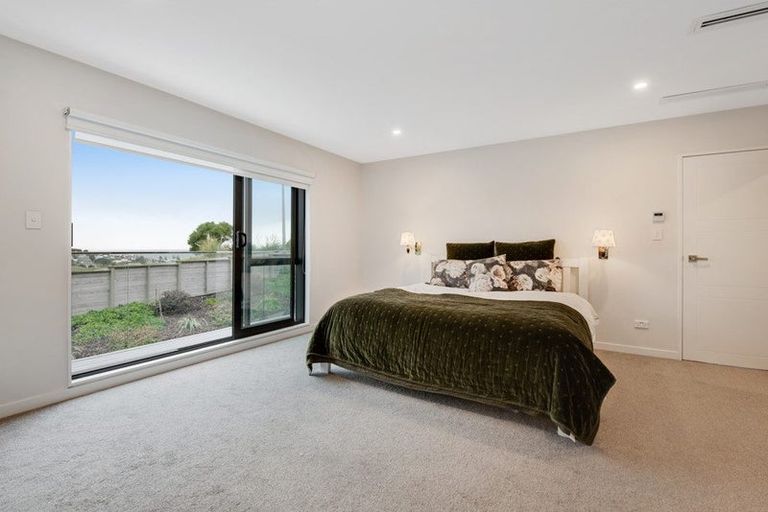 Photo of property in 7 Manawanui Way, Orewa, 0931