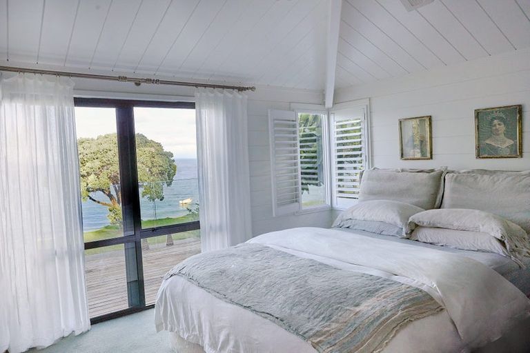 Photo of property in 18 Matakatia Parade, Matakatia, Whangaparaoa, 0930