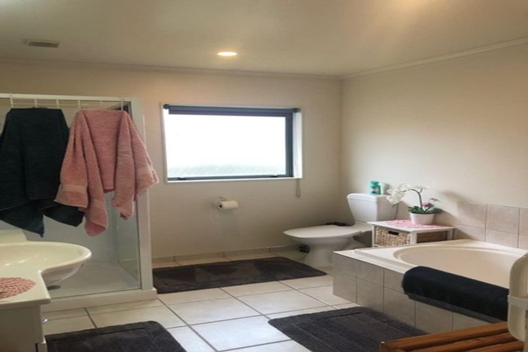 Photo of property in 18 Erne Crescent, East Tamaki, Auckland, 2016