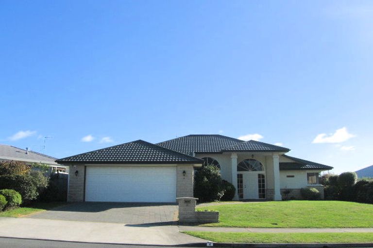 Photo of property in 6 Crown Hill, Paraparaumu, 5032