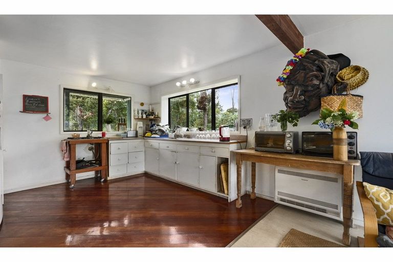 Photo of property in 131 Colwill Road, Massey, Auckland, 0614