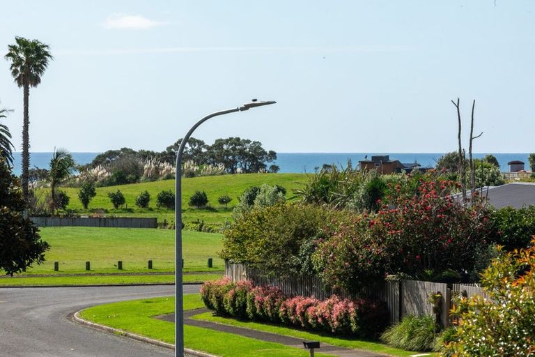 Photo of property in 10 Adela Stewart Drive West, Athenree, Katikati, 3177