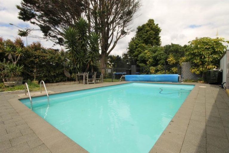 Photo of property in 61 Pigeon Mountain Road, Half Moon Bay, Auckland, 2012