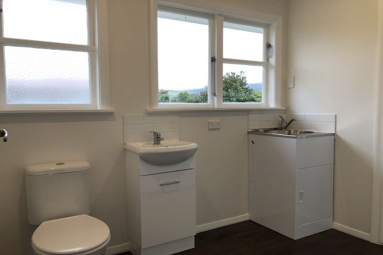 Photo of property in 4 Saint Johns Terrace, Tawa, Wellington, 5028