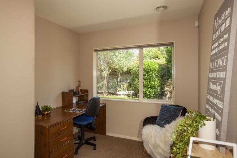 Photo of property in 4 Pukatea Close, Raumati Beach, Paraparaumu, 5032