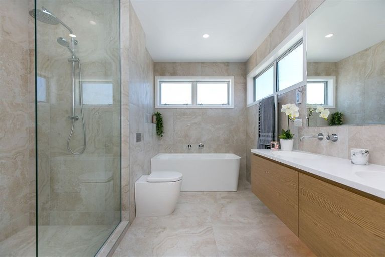 Photo of property in 16 Hine Street, New Plymouth, 4310