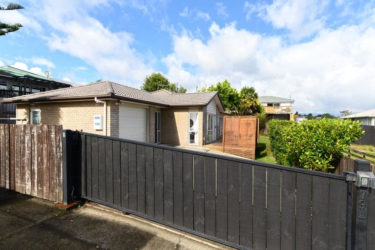 Photo of property in 79a Awaroa Road, Sunnyvale, Auckland, 0612