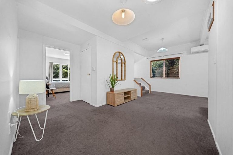 Photo of property in 883 Swanson Road, Swanson, Auckland, 0612