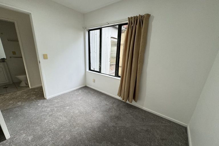 Photo of property in Lynn Park Terrace, 26/12 Ambrico Place, New Lynn, Auckland, 0600