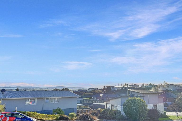 Photo of property in 1 Aotea Crescent, Gore, 9710