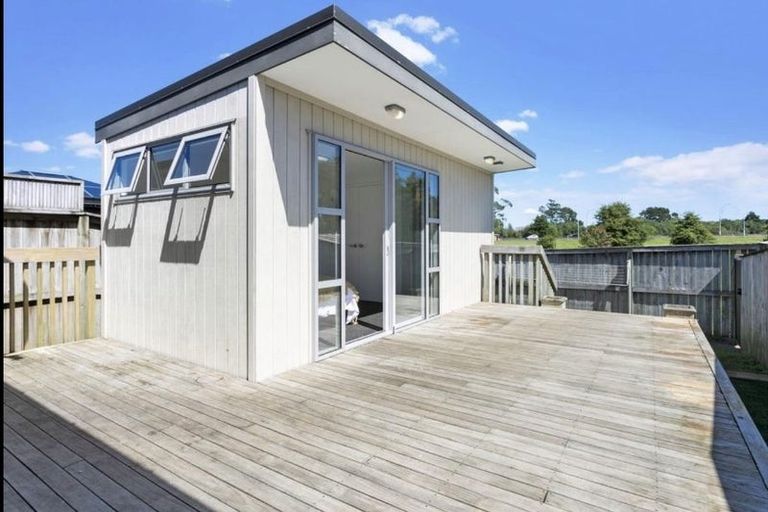 Photo of property in 2/8 Paul Place, Pakuranga, Auckland, 2010