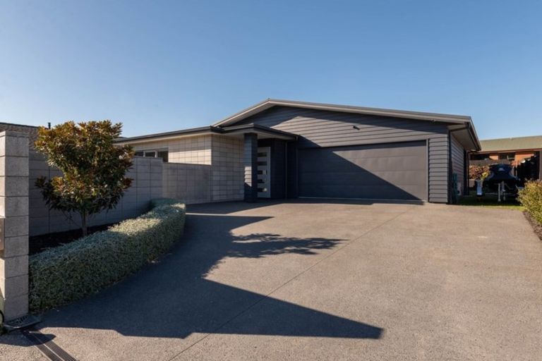 Photo of property in 56 Hamon Place, Pukehangi, Rotorua, 3015