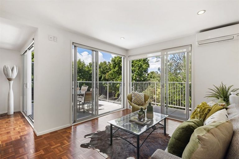 Photo of property in 9 Garmons Way, Castor Bay, Auckland, 0620