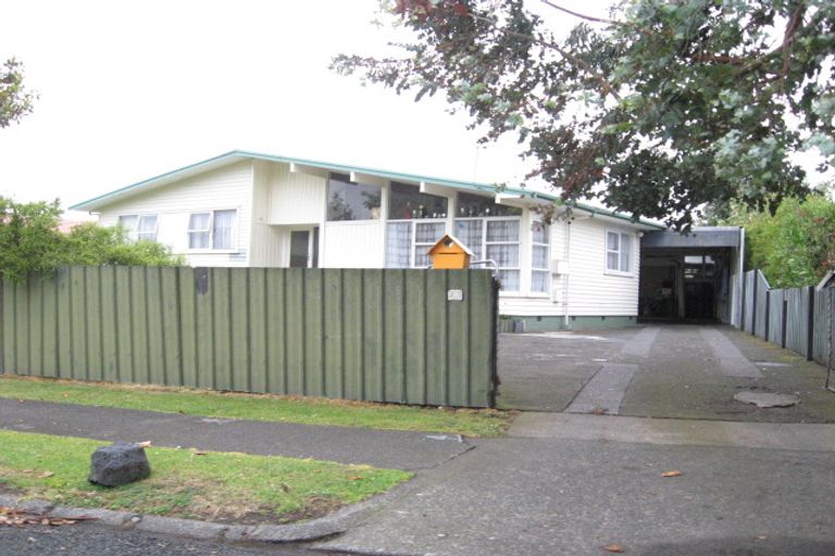 Photo of property in 28 Comet Crescent, Mangere, Auckland, 2022