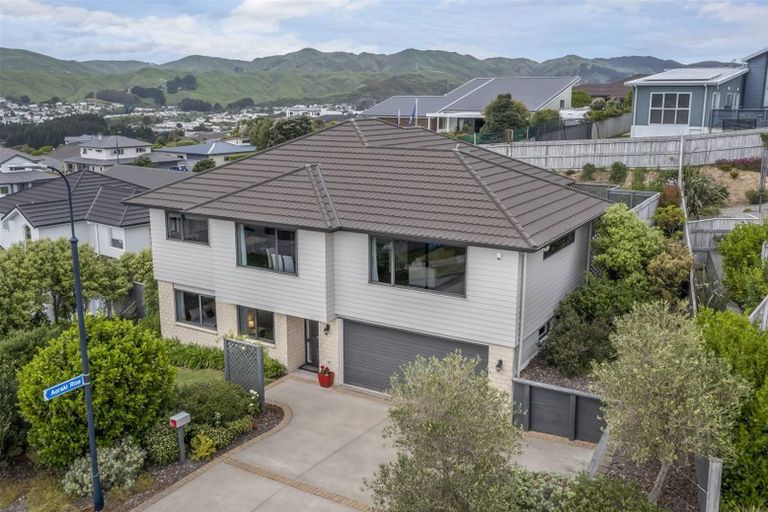 Photo of property in 5 Kahurangi Heights, Aotea, Porirua, 5024