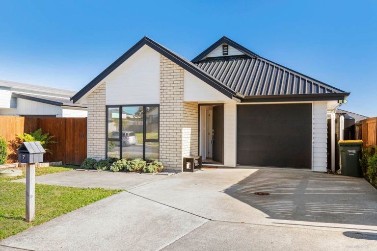 Photo of property in 7 Opouatu Avenue, Glenbrook, 2681